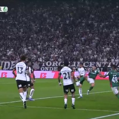 Gabriel Paulista e Sosa duelam na área; Palmeiras pede pênalti