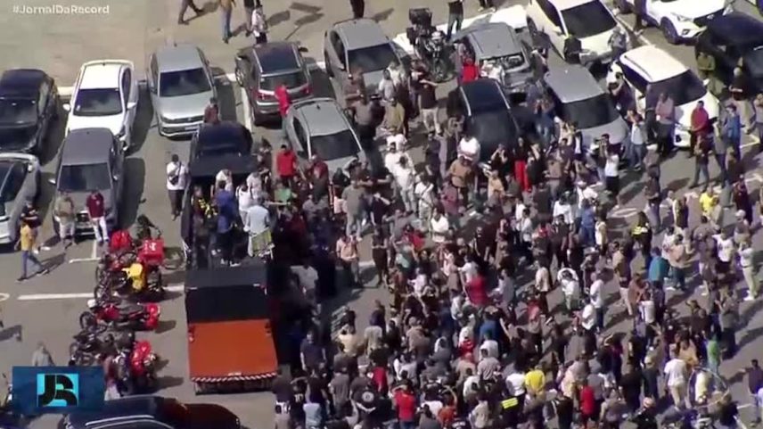 Motoristas e entregadores de aplicativo protestam contra projeto de lei que regulamenta o setor