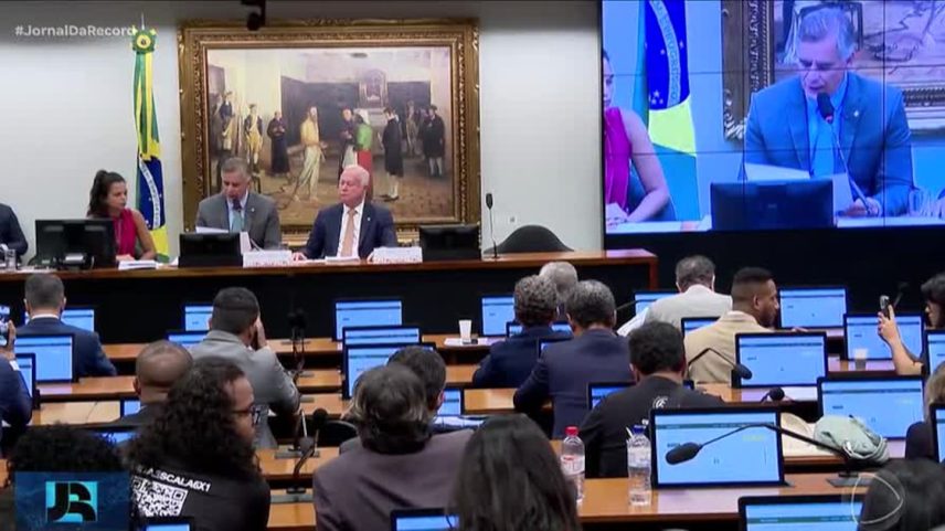 Câmara adia votação do relatório da PEC que põe fim à escala de trabalho 6 por 1
