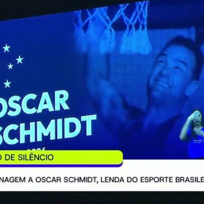 Oscar Schmidt é homenageado no Mineirão antes de Cruzeiro x Grêmio