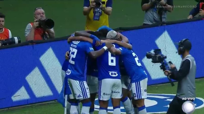 Cruzeiro abre o placar com Christian após assistência de Gerson no Mineirão