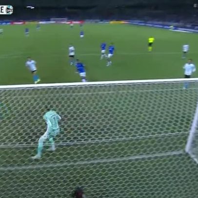 Kaio Jorge cabeceia e Wagner Leonardo evita gol do Cruzeiro