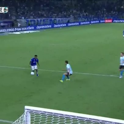 Jonathan Jesus faz jogada de almanaque e Arroyo conclui ataque do Cruzeiro