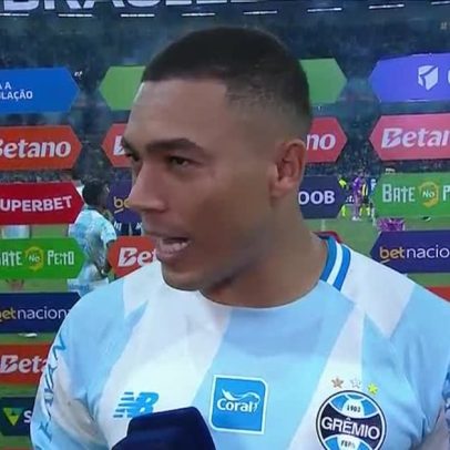 Carlos Vinícius faz desabafo e apoia Luís Castro em má fase do Grêmio