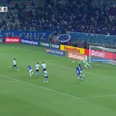 Weverton faz defesa milagrosa e impede chute de Matheus Pereira no Cruzeiro