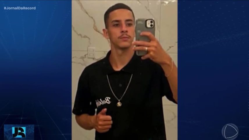 Motociclista morre após ser atingido por empilhadeira carregada com toras de madeira, em GO
