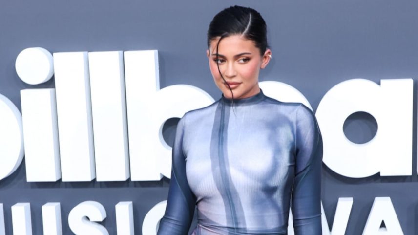 Kylie Jenner citada em ação de ex-funcionária por assédio e violações