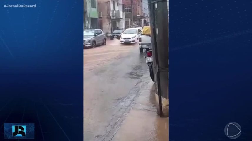 BA: temporal provoca alagamentos e deixa Salvador em alerta após chuva intensa