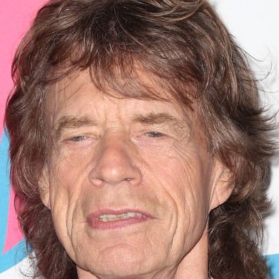 Mick Jagger precisou ser reanimado após uso de drogas, segundo biografia
