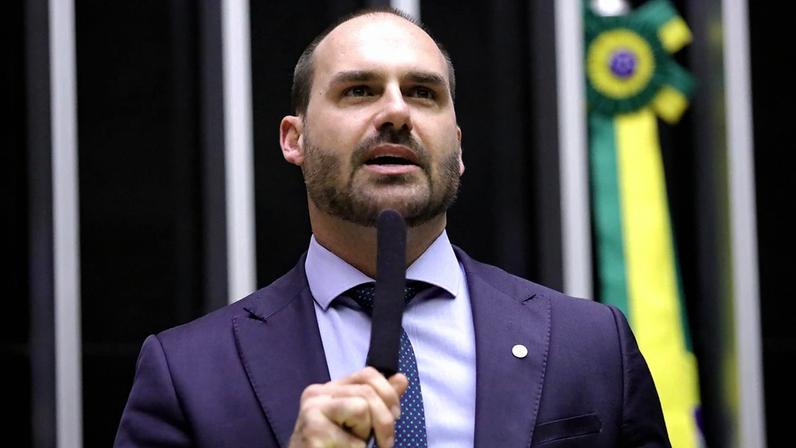 Moraes vota por condenação de Eduardo Bolsonaro por difamação contra Tabata Amaral.
