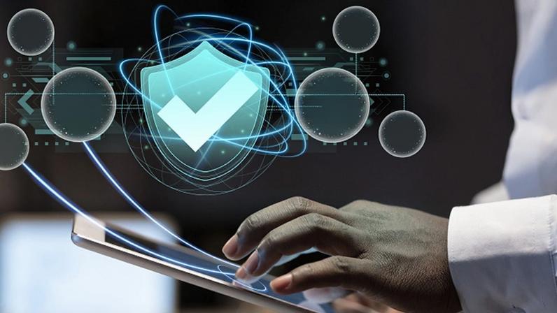 Especialista da Unisa conta que existem riscos invisíveis na era digital e como os cidadãos brasileiros podem se proteger.