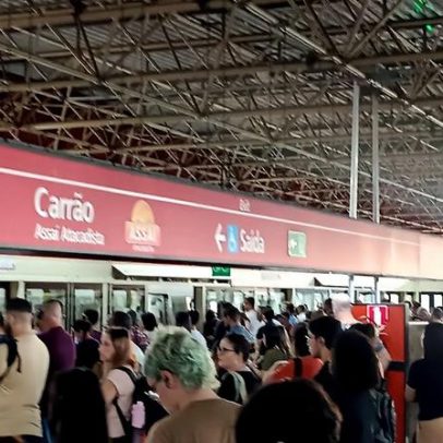 Metrô de SP indeniza passageira por celular furtado em arrastão