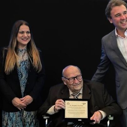 Ives Gandra Martins é homenageado na estreia de talk show jurídico