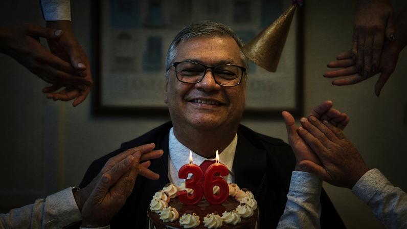 Dino é parabenizado por aniversário e Cármen brinca: "36 anos" - Migalhas