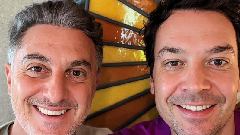 Luciano Huck ao lado de Jimmy Fallon