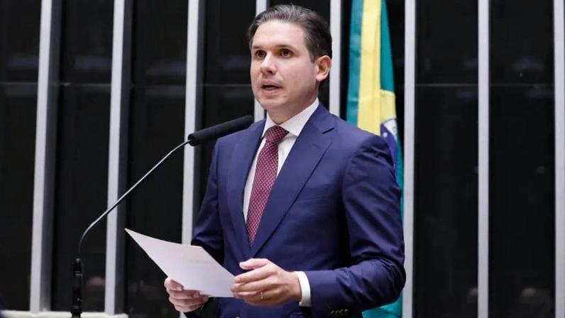 Sobre o projeto enviado pelo governo, o presidente da Câmara afirmou: "É uma prerrogativa do governo, encaminhar o projeto de lei com urgência, mas sei que o governo também entende e respeita que o presidente da Câmara é quem diz como tramita as matérias em sua Casa, e isso já está decidido por mim que será PEC".