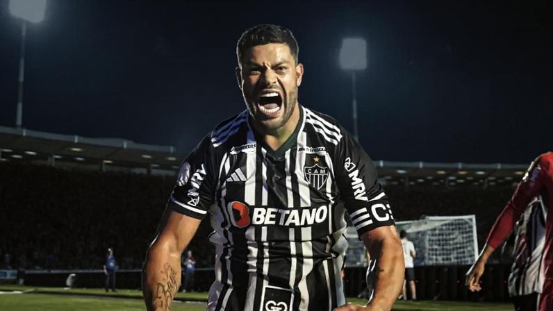 Atacante Hulk comemora gol pelo Atlético