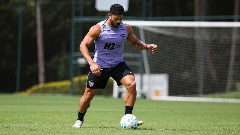 Hulk treina na cidade do galo (Foto: Daniela Veiga / Atlético)
