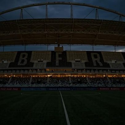 Técnico critica gramado do Nilton Santos, casa do Botafogo
