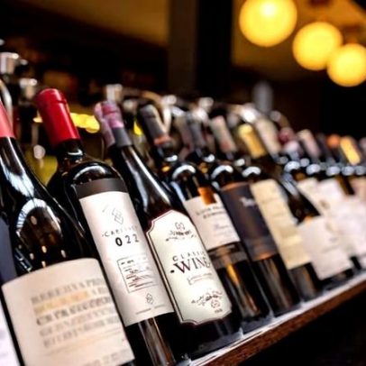 Bebidas alcoólicas sofrem recuo global em 2025