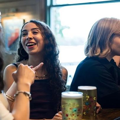 Pub aumenta bem-estar entre jovens adultos mais que academia