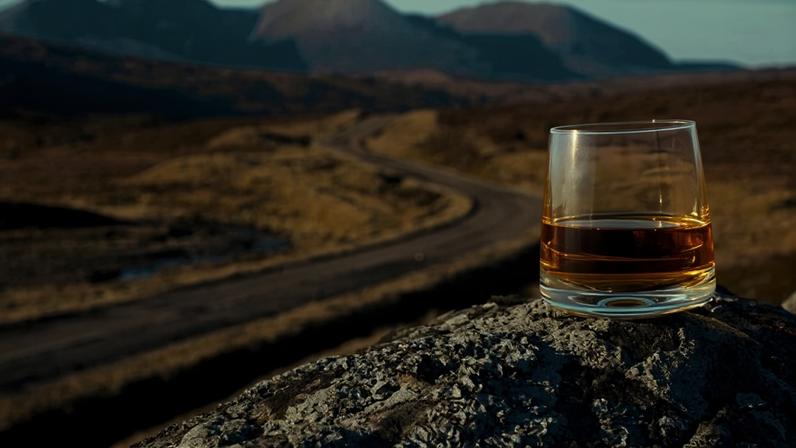 A near‑$100 billion industry that continues to grow year on year, whisky is both a cornerstone of national trade for some countries and an expanding frontier for new producers. In this list, db explores the world’s ten largest whisky‑producing nations.