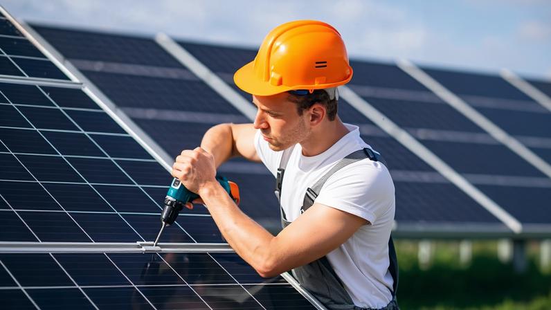 IFNMG abre inscrições para curso de instalador de sistemas fotovoltaicos com 95 vagas em Araçuaí e Januária