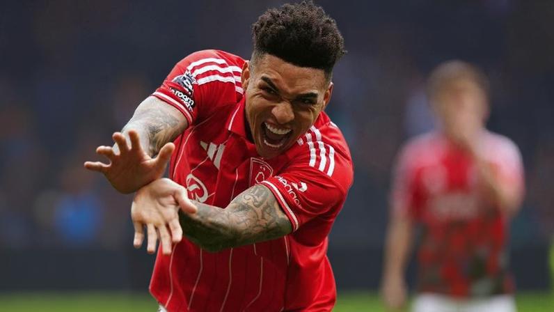Igor Jesus, do Nottingham Forest, em jogo contra o Tottenham pelo Campeonato Inglês