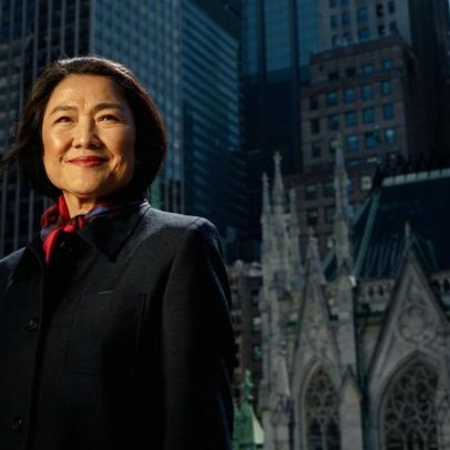 Operária de fábrica em Hong Kong vira uma das mulheres mais ricas do mundo