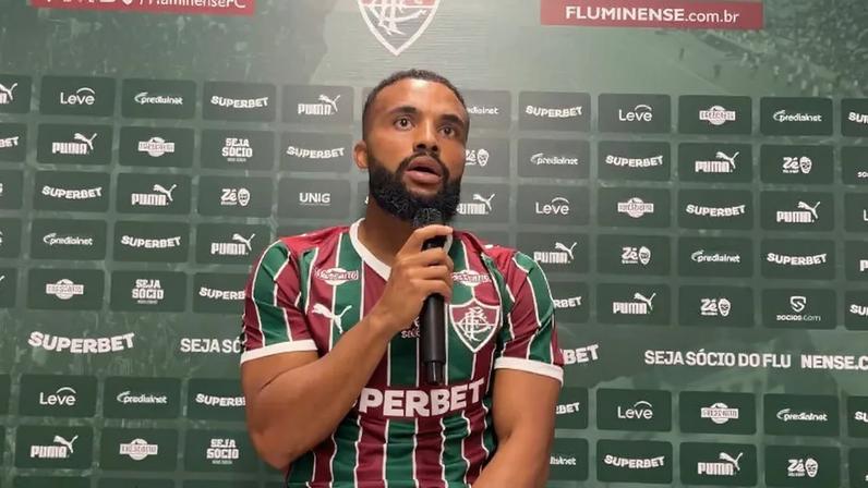 Samuel Xavier na zona mista do Fluminense (Foto: Reprodução)