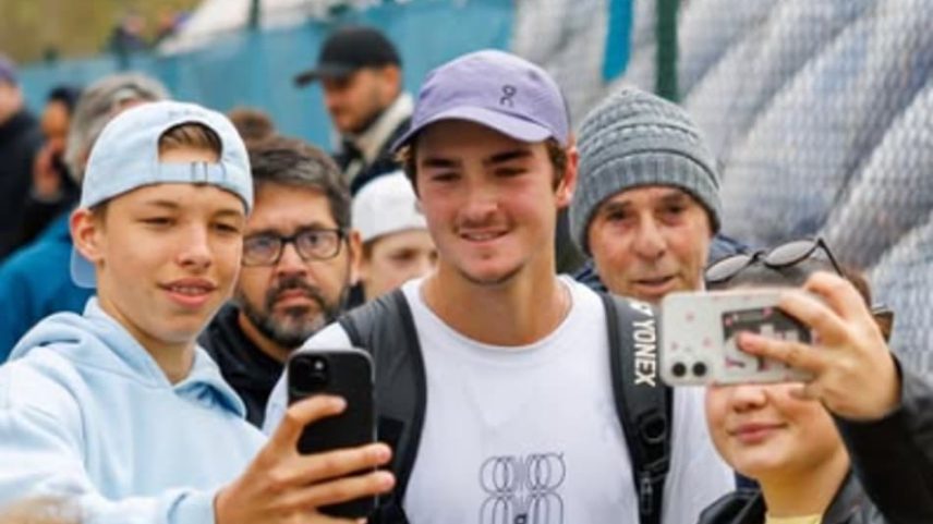 João Fonseca é tietado por fãs no ATP 500 de Munique (Foto: Divulgação)