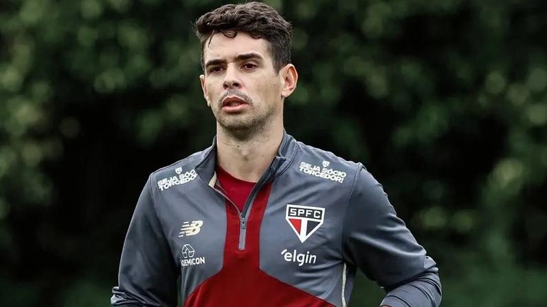 Oscar anuncia aposentadoria do futebol após deixar o São Paulo
