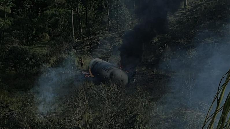 Explosão de carreta com combustível deixa mortos e interdita a Via Dutra, em Barra Mansa. — Foto: Divulgação/Redes Sociais