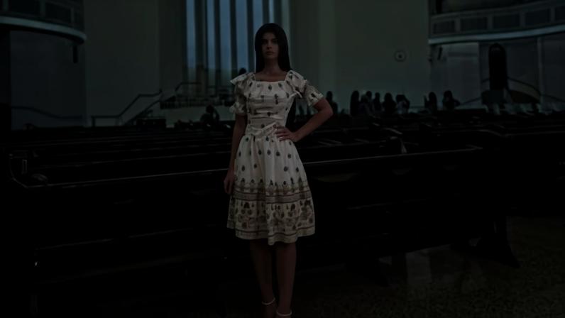 Imagens de jovens em igreja manipuladas por IA. (Foto: Reprodução)