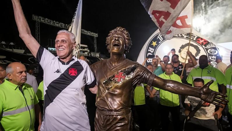 Bandeirão em homenagem ao ídolo Roberto Dinamite em 2025 (Foto: Reprodução/Vasco)