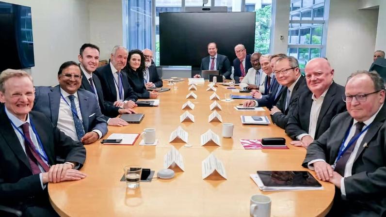 Presidente da COP30, André Corrêa do Lago, participa de reunião em Washington com representantes de bancos multilaterais e fundos climáticos para discutir cooperação voltada à ampliação do financiamento climático.