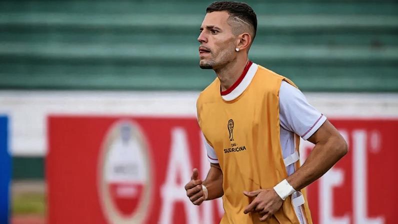Rafael Lutkowski, do Ind. Petrolero, encontrará o Botafogo (Foto: Divulgação)