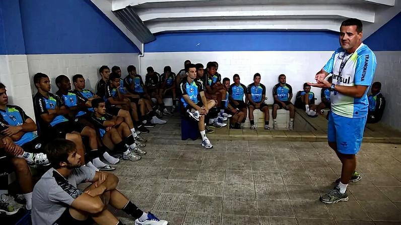 Mabília foi meia ofensivo revelado na base tricolor e rodou por clubes no Brasil. Aposentado, trabalhou na base do Grêmio,