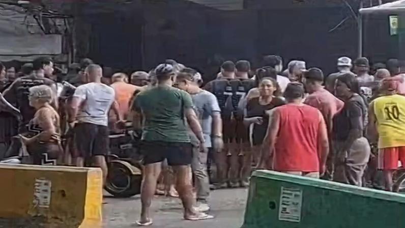 Mulher grávida e o marido morrem em tiroteio entre milicianos e traficantes no Recreio — Foto: Reprodução TV Globo