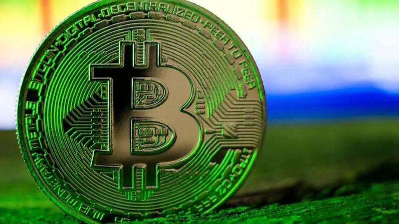 imagem de moeda de bitcoin com luz verde