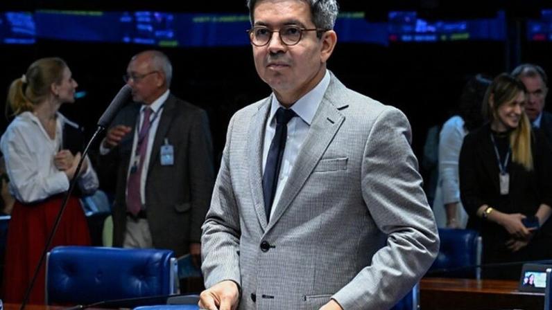 Lula pode usar atribuição para indicar ministro do STF, diz Randolfe