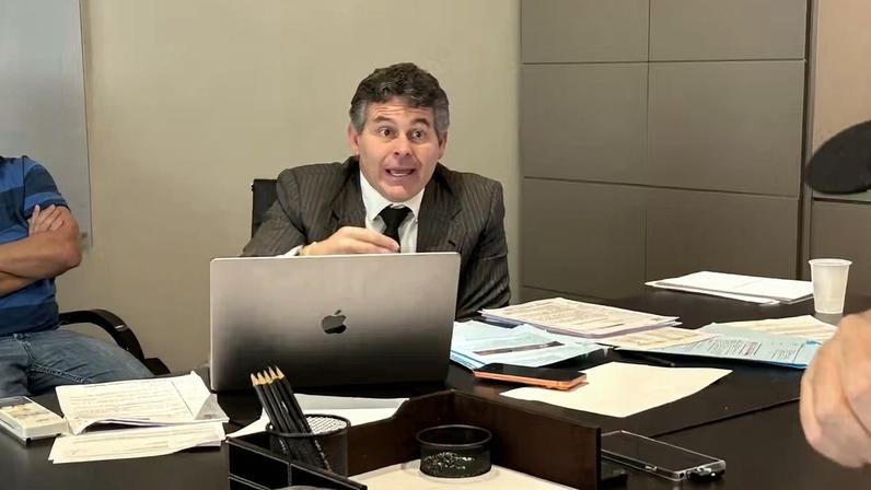 Vice-presidente do Corinthians, Armando Mendonça, em entrevista a jornalistas — Foto: Gabriel Oliveira