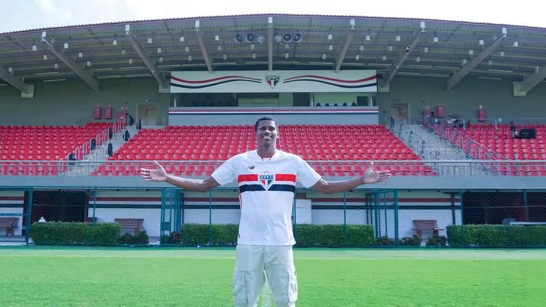 Isac renova contrato com o São Paulo até 2030 — Foto: Divulgação