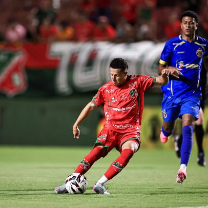 Clube centenário vence primeiro jogo nacional da história