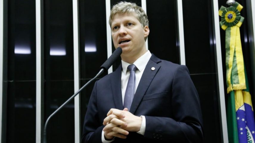 Pede rejeição de projeto do PT que cria estatal Terrabras em minérios críticos