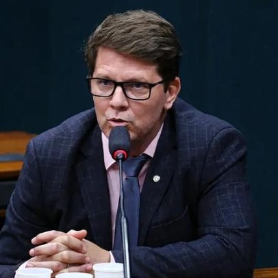Dino determina que Câmara informe endereços do deputado Mario Frias