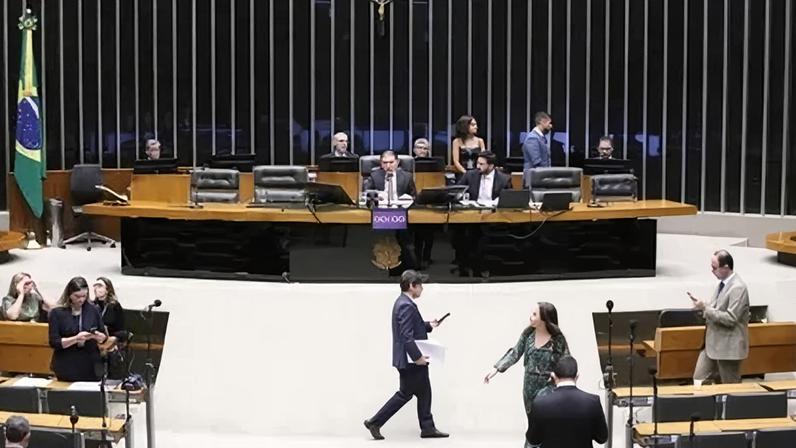 Plenário da Câmara dos Deputados, com o presidente da Câmara, Hugo Motta (Republicanos-PB)