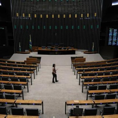 Câmara aprova PEC que fixa gasto mínimo para assistência social