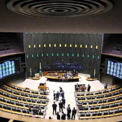 Janela partidária redesenha forças na Câmara: PL avança, União Brasil recua