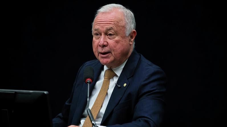 Deputado federal Paulo Azi (União-BA), relator das PECs que preveem o fim da escala 6x1, na CCJ da Câmara — Foto: Renato Araújo / Câmara dos Deputados